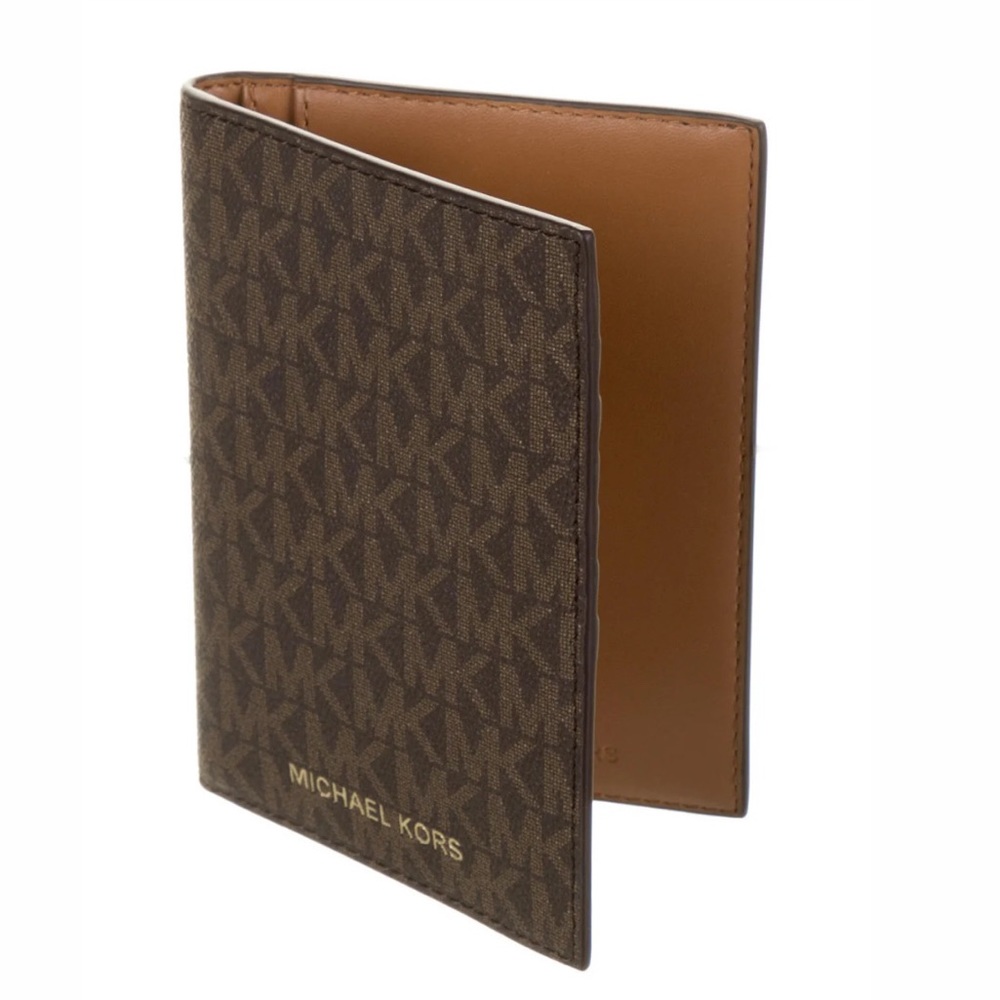 Michael Kors Bedford Travel Passport Wallet Logo Signature Print